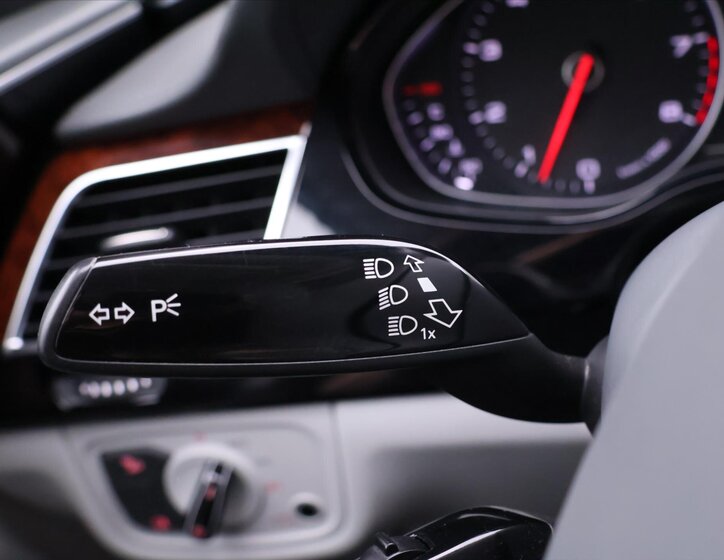 Audi A8 Sedan / Limuzína 4,2 l 273 kw