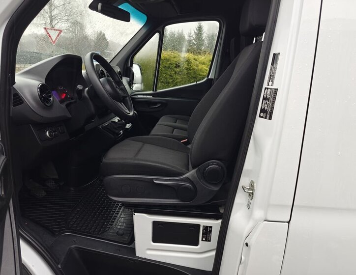 Mercedes-Benz Sprinter 9