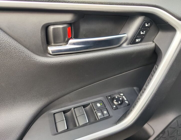 Toyota RAV4 SUV / Terénní 2,5 l 163 kw