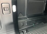 Land Rover Defender 8