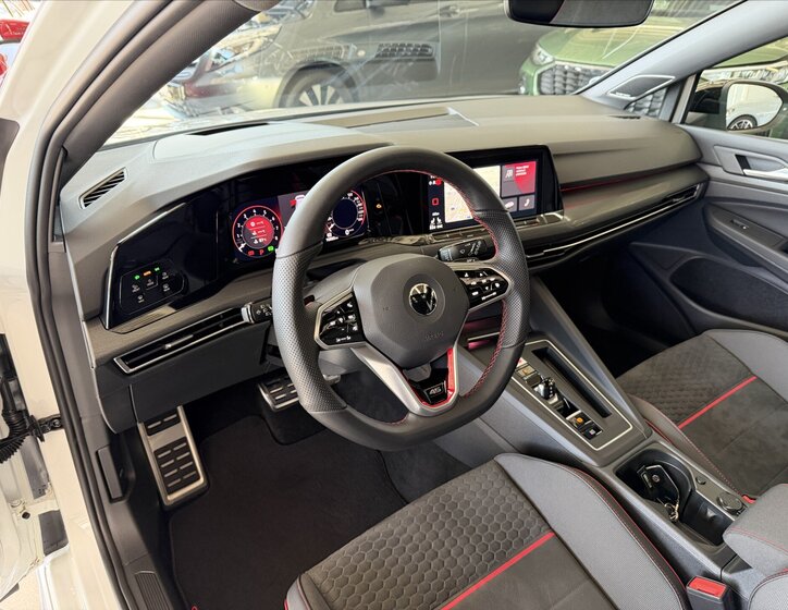 Volkswagen Golf Hatchback 2,0 l 221 kw