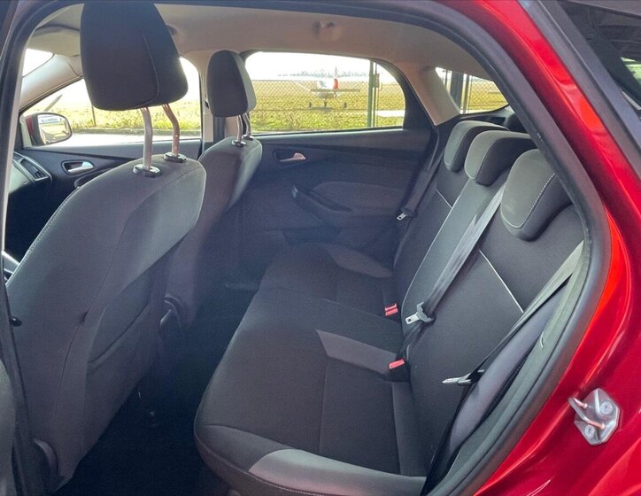 Ford Focus Hatchback 998,0 92 kw