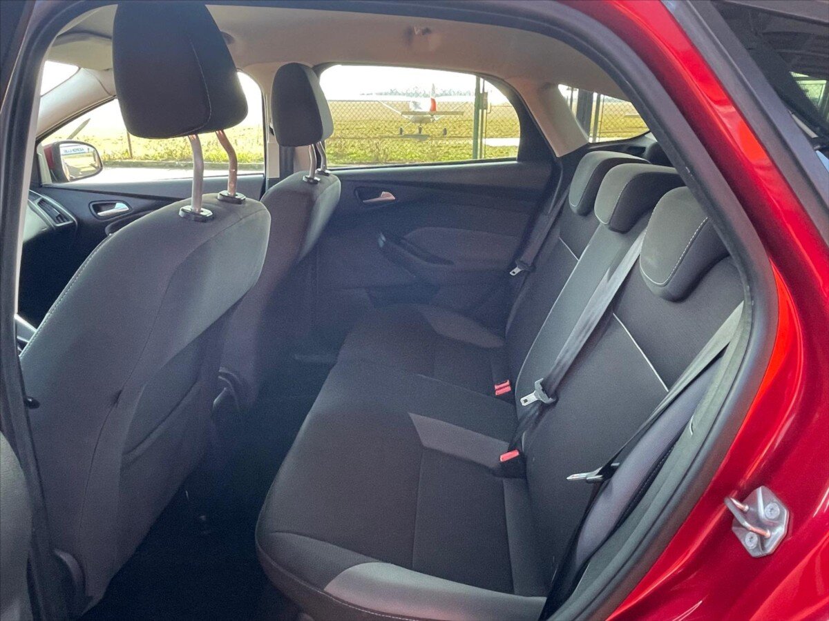 Ford Focus Hatchback 998,0 92 kw