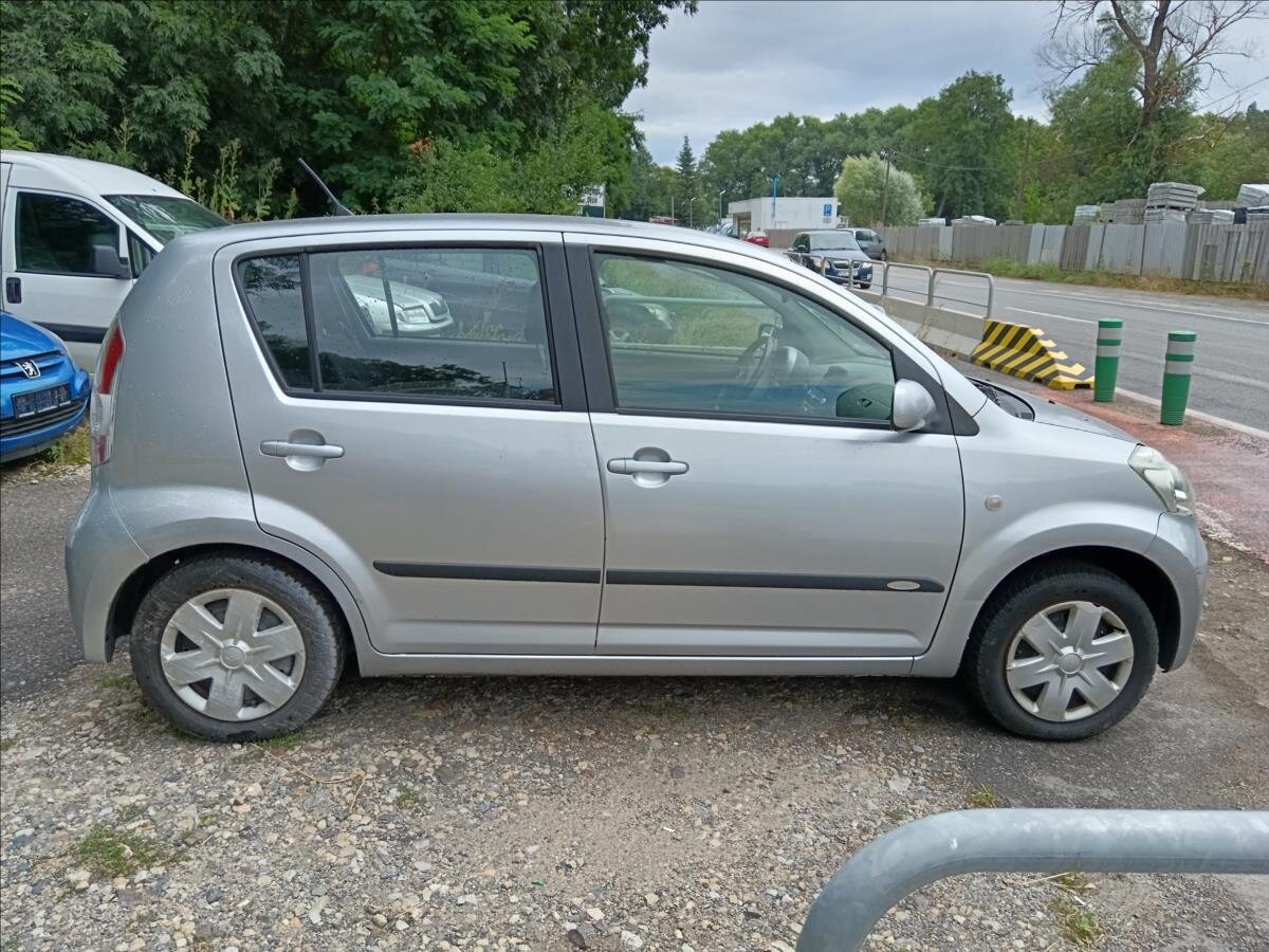 Daihatsu Sirion Hatchback 998,0 51 kw