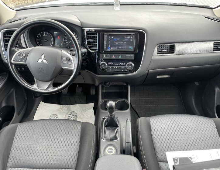 Mitsubishi Outlander SUV / Terénní 2,3 l 110 kw