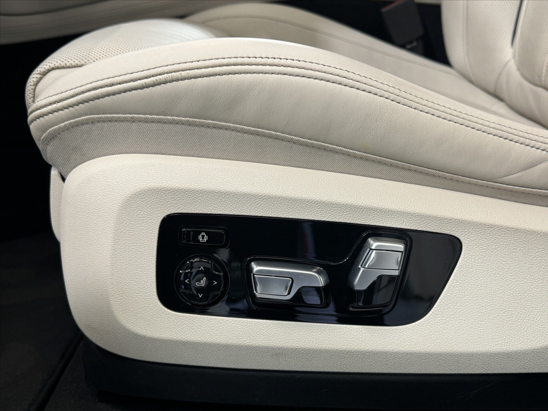 BMW X6 SUV / Terénní 3,0 l 250 kw