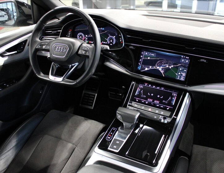 Audi Q8 SUV 3,0 l 210 kw