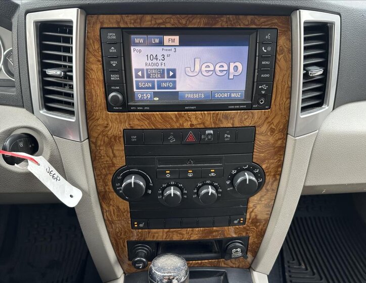 Jeep Grand Cherokee 16