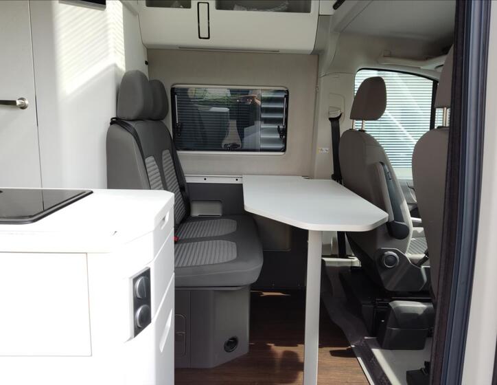 Volkswagen Grand California 21