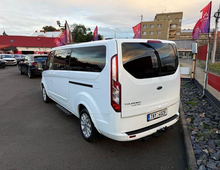 Ford Tourneo Custom 6