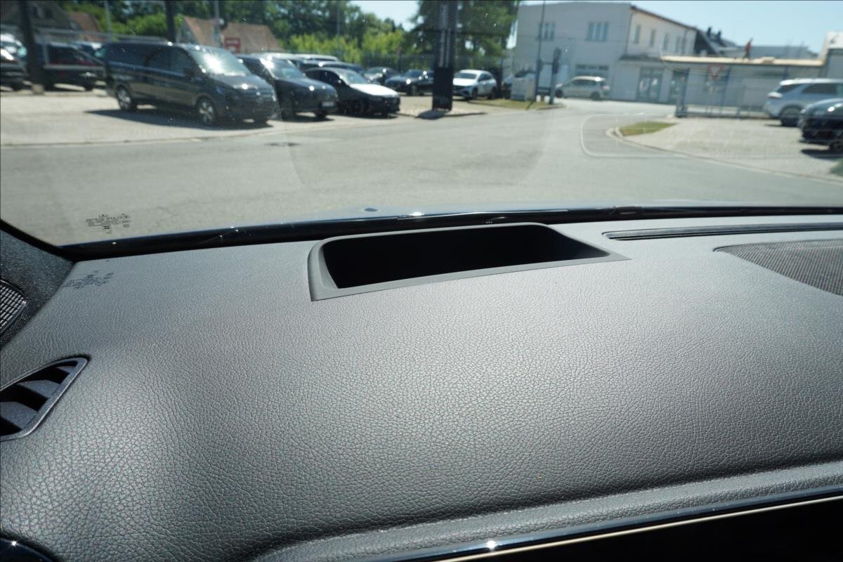 Mercedes-Benz GLA SUV 1,3 l 120 kw