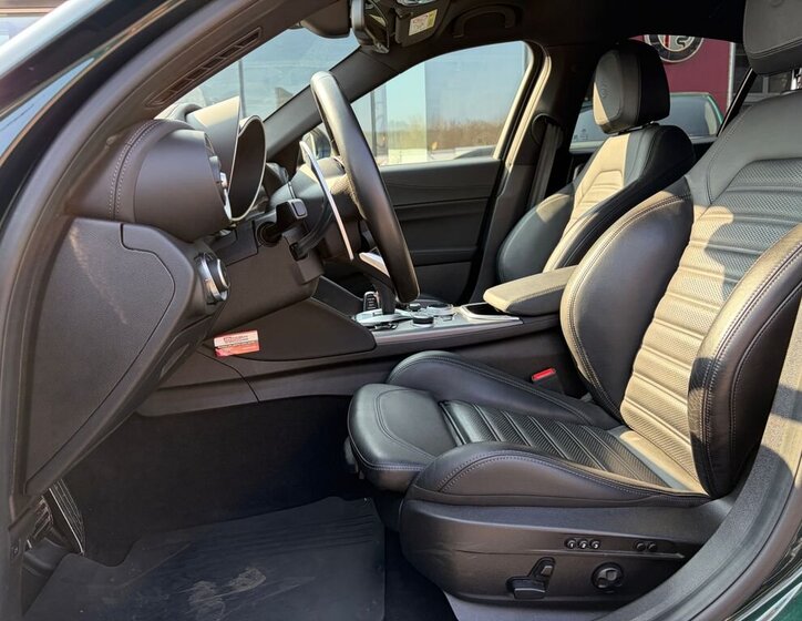 Alfa Romeo Giulia Sedan / Limuzína 2,0 l 206 kw
