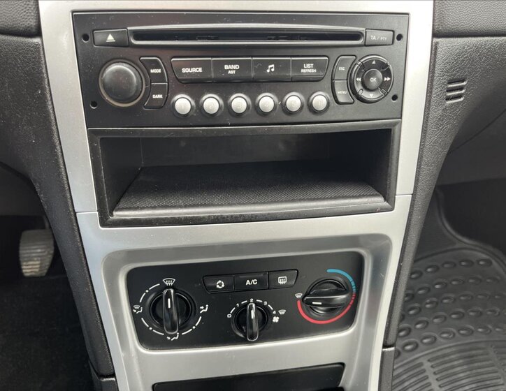 Peugeot 307 Hatchback 1,4 l 65 kw