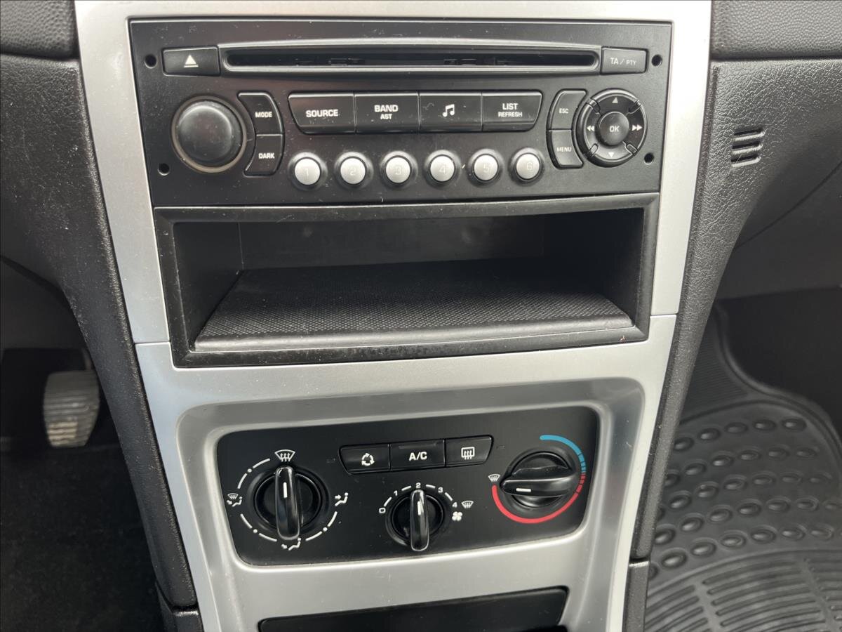 Peugeot 307 Hatchback 1,4 l 65 kw