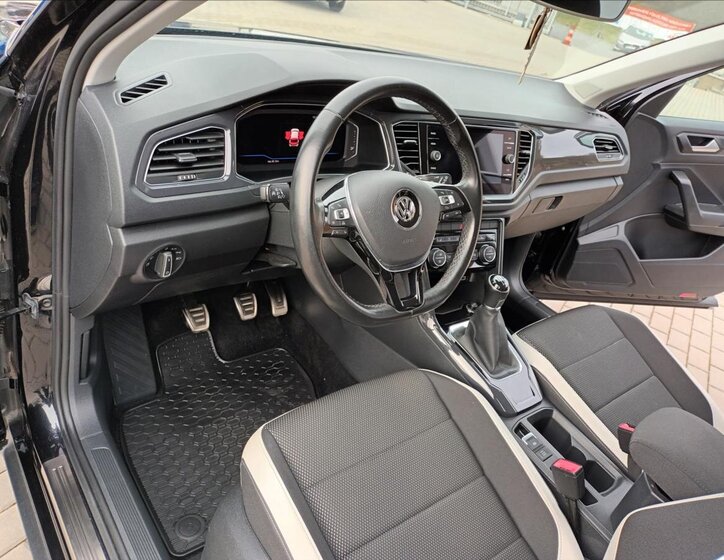 Volkswagen T-Roc SUV / Terénní 1,5 l 110 kw