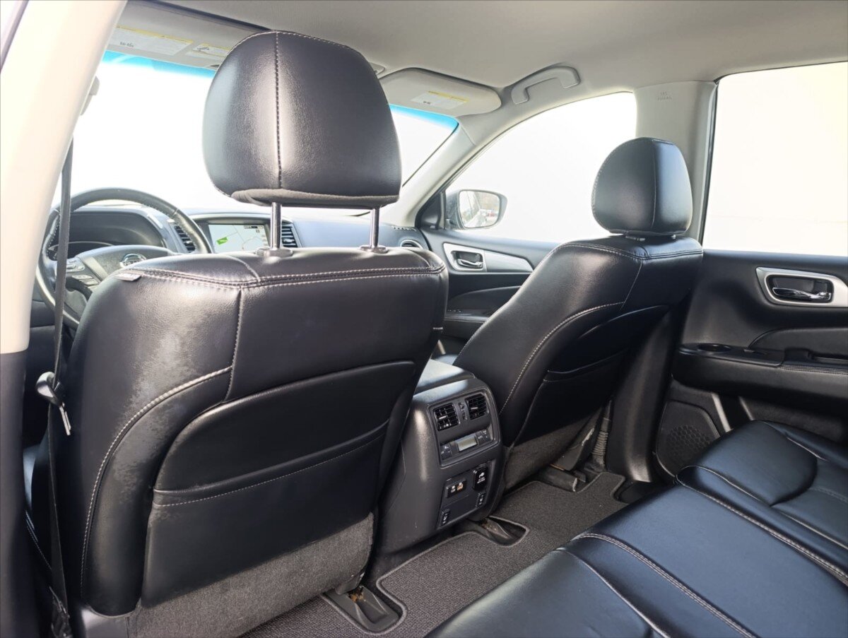 Nissan Pathfinder SUV 3,5 l 212 kw