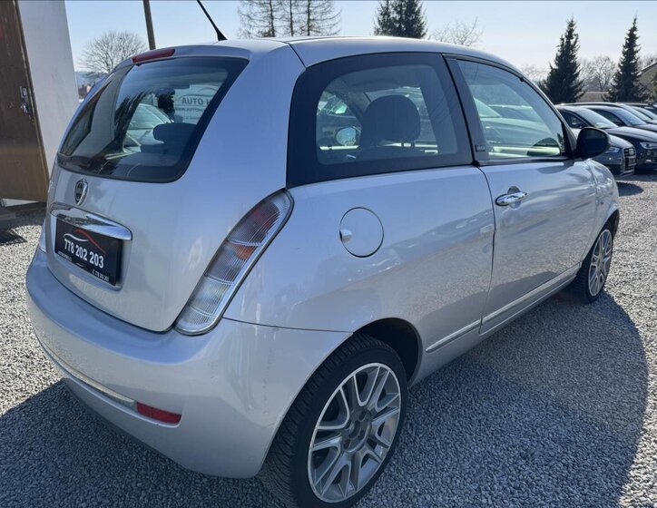Lancia Y Hatchback 1,2 l 55 kw
