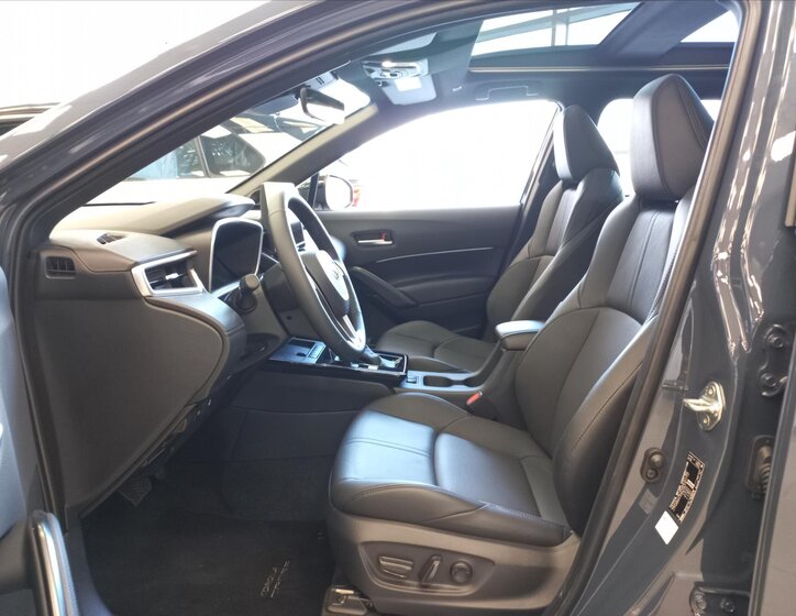 Toyota Corolla Cross CUV 2,0 l 112 kw