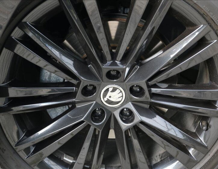 Škoda Superb Sedan / Limuzína 2,0 l 140 kw