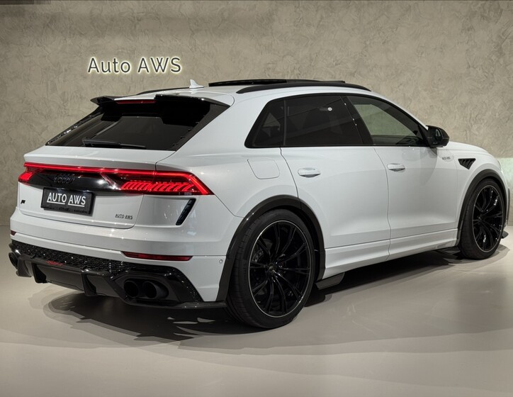 Audi RS Q8 10