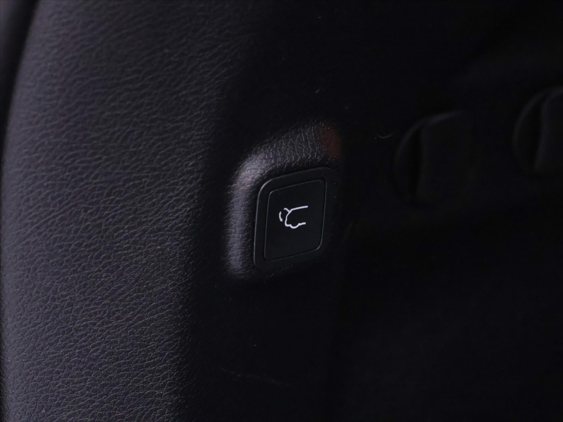 Jeep Cherokee SUV / Terénní 3,2 l 200 kw