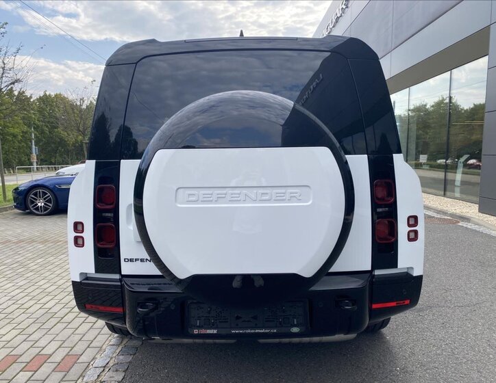 Land Rover Defender 9