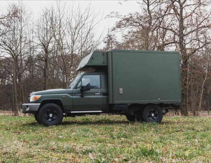 Toyota Land Cruiser 6