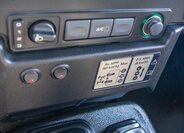 Land Rover Defender 22