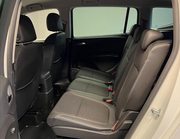 Opel Zafira 9
