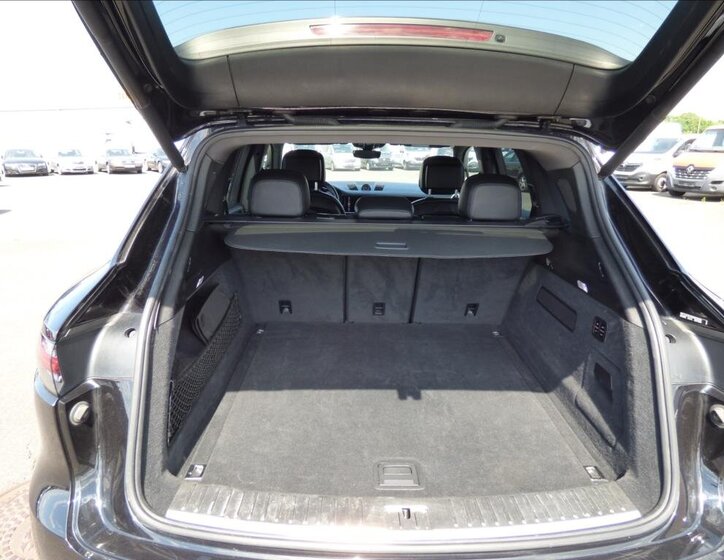 Porsche Cayenne SUV 2,9 l 324 kw