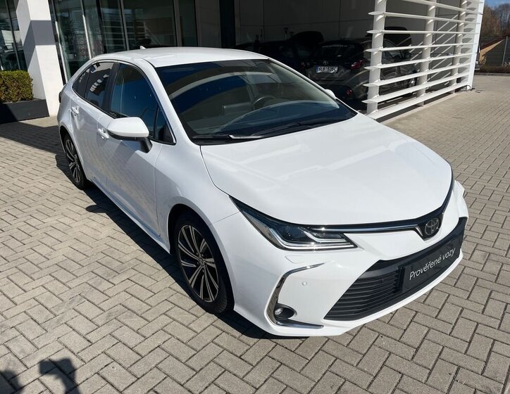 Toyota Corolla Sedan / Limuzína 1,5 l 92 kw