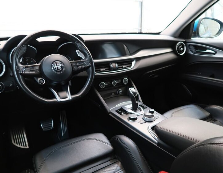 Alfa Romeo Stelvio 21