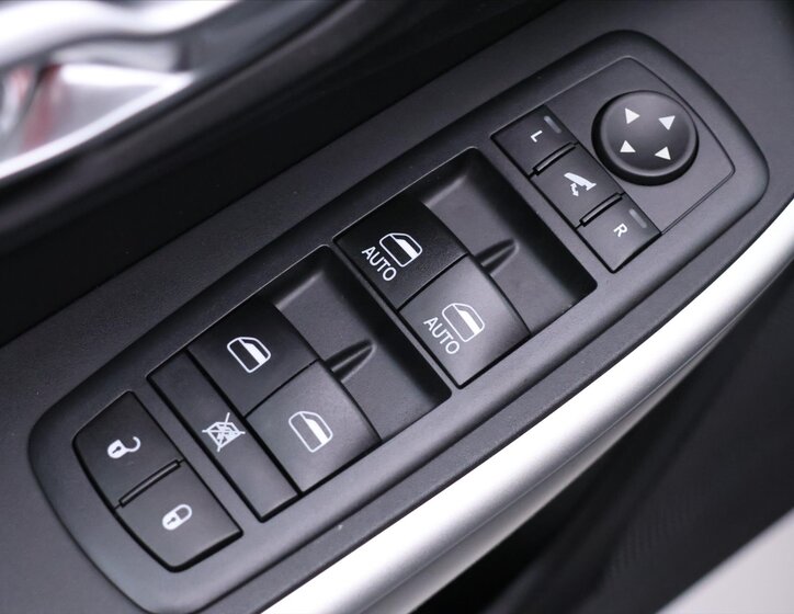 Jeep Cherokee SUV / Terénní 2,2 l 147 kw