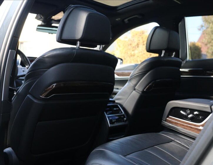 BMW Řada 7 Sedan / Limuzína 3,0 l 294 kw