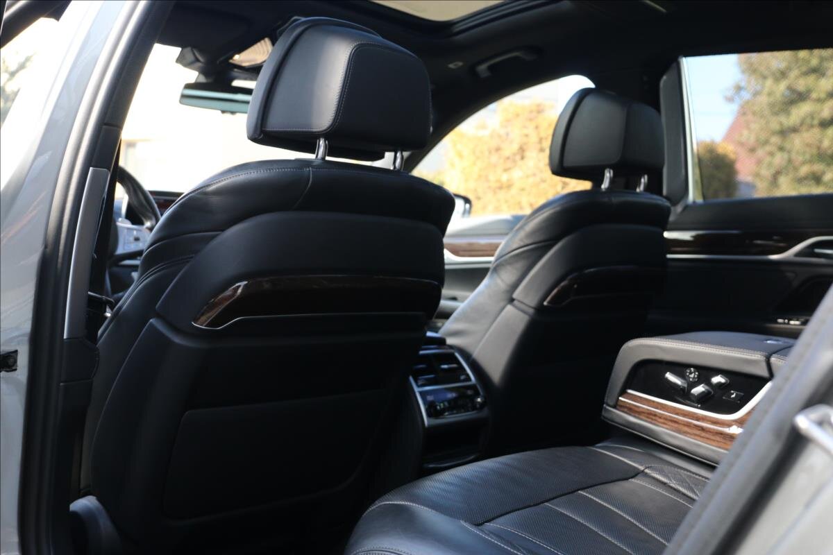 BMW Řada 7 Sedan / Limuzína 3,0 l 294 kw