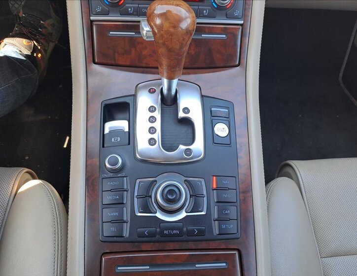 Audi A8 Sedan / Limuzína 4,1 l 240 kw