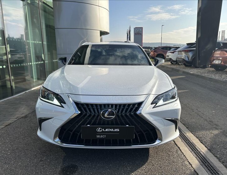 Lexus ES 300h Sedan / Limuzína 2,5 l 160 kw