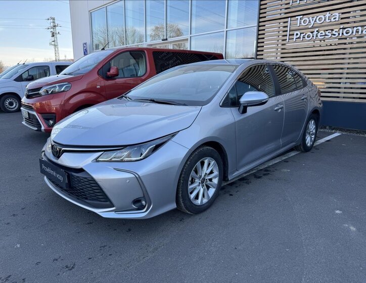 Toyota Corolla Sedan 1,5 l 92 kw