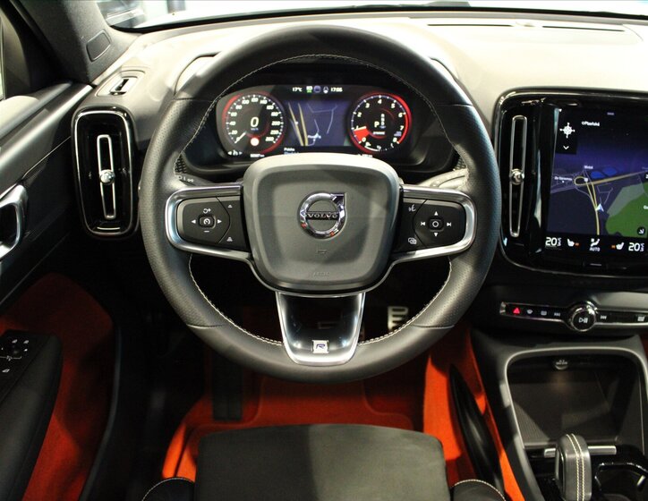 Volvo XC40 SUV / Terénní 2,0 l 140 kw