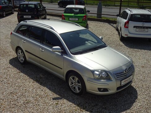 Toyota Avensis Kombi 2,0 l 93 kw