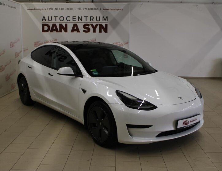 Tesla Model 3 Sedan / Limuzína 0,0 225 kw