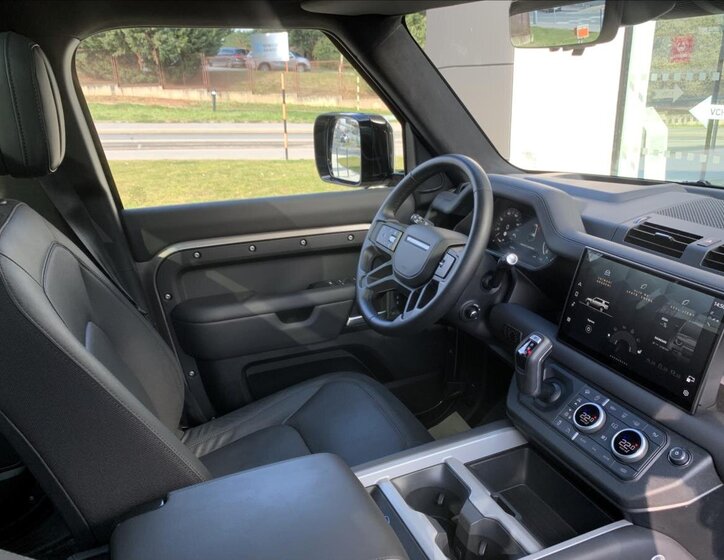 Land Rover Defender 79