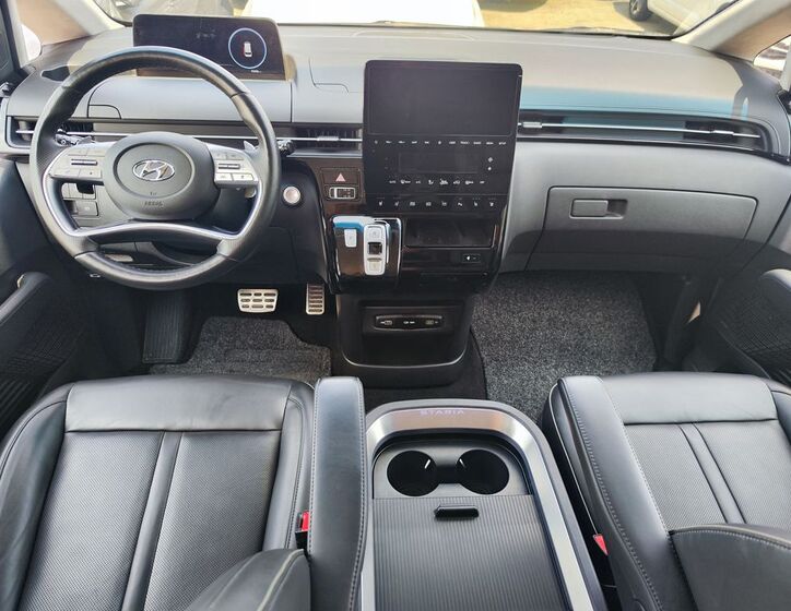 Hyundai Staria 17
