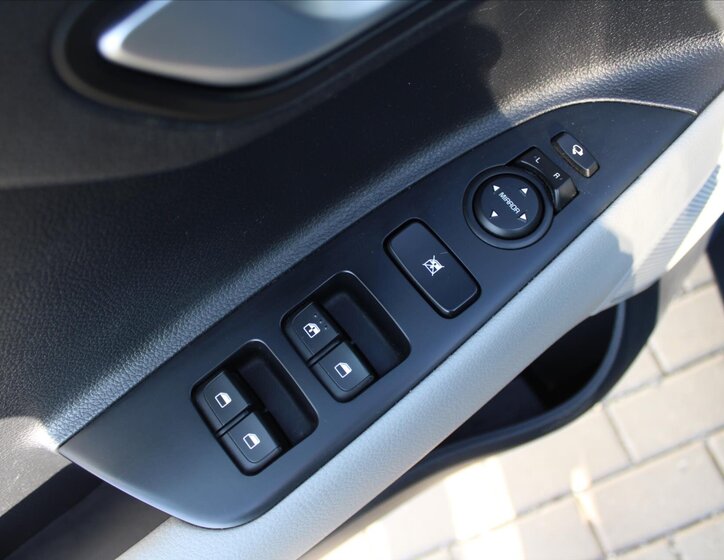 KIA Stonic Hatchback 1,2 l 61 kw