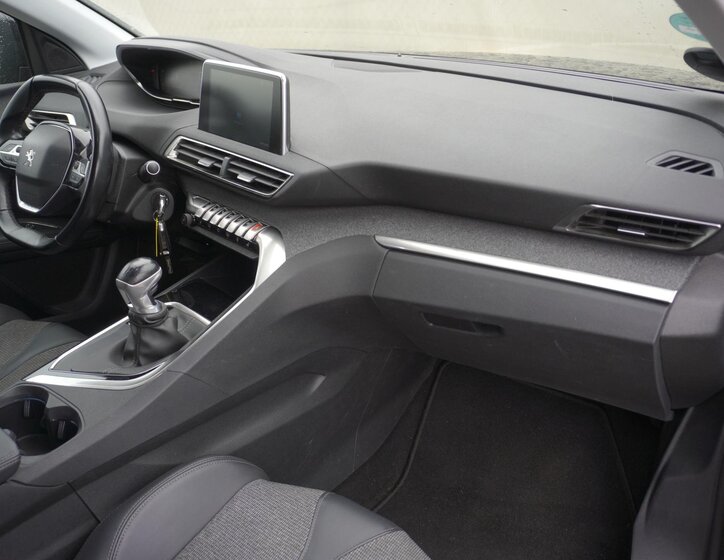 Peugeot 5008 SUV 1,2 l 96 kw