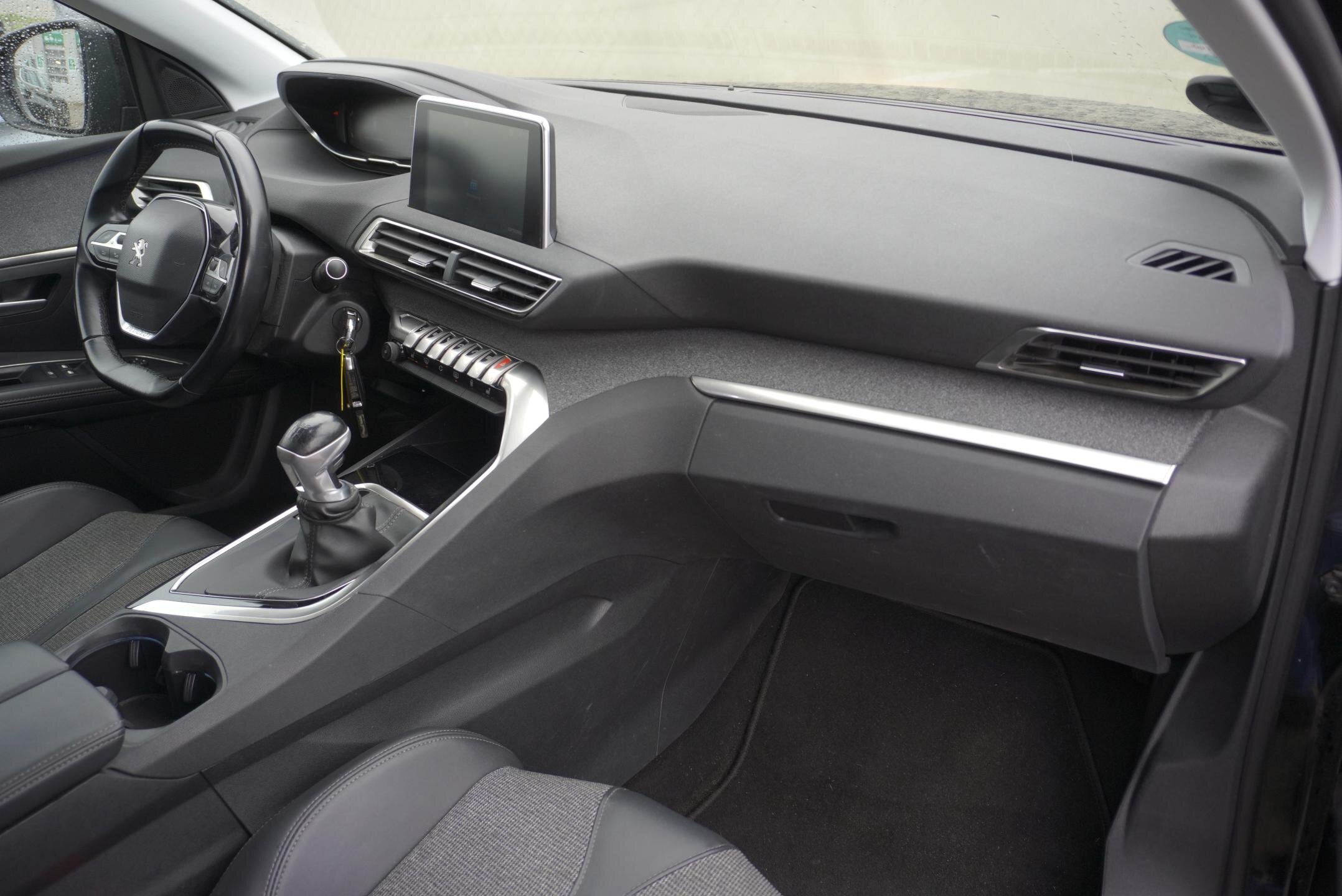 Peugeot 5008 SUV 1,2 l 96 kw