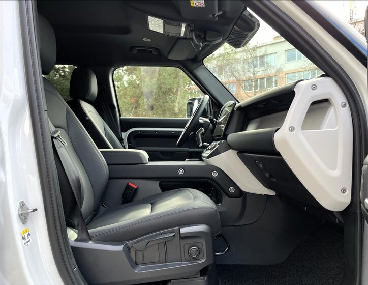 Land Rover Defender SUV / Terénní 3,0 l 147 kw