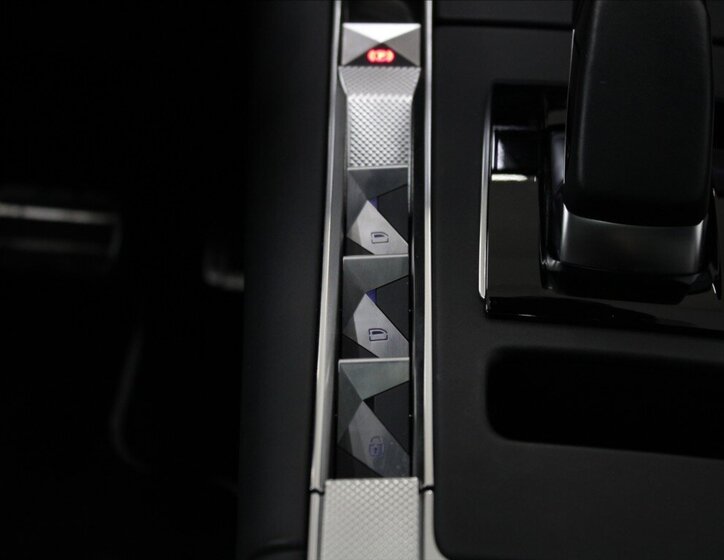 DS Automobiles DS7 Crossback SUV 1,6 l 221 kw