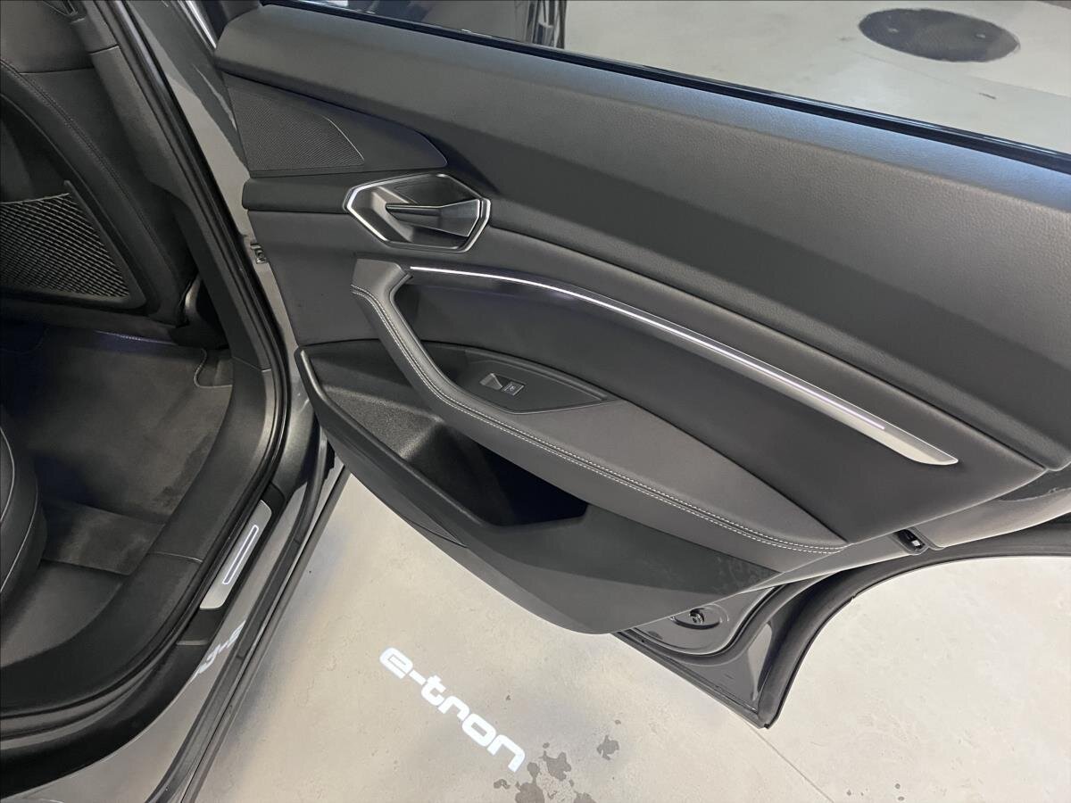 Audi Q8 e-tron SUV 0,0 300 kw