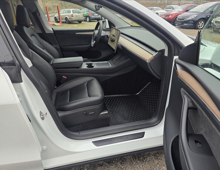 Tesla Model Y SUV 0,0 393 kw